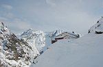 07 Il rifugio è sommerso dalla neve